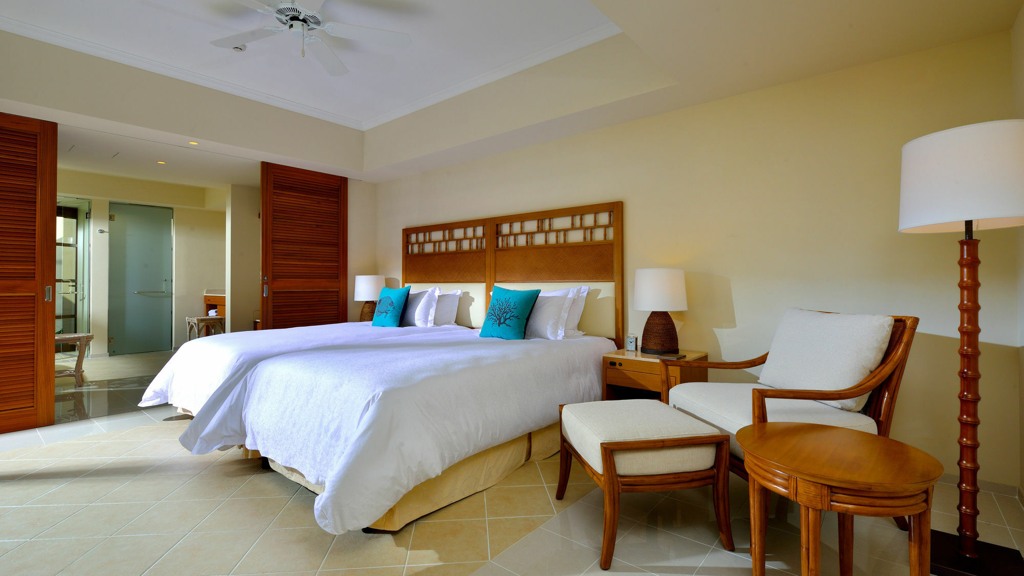 The Uza Terrace Beach Club Villas Йомитан Экстерьер фото